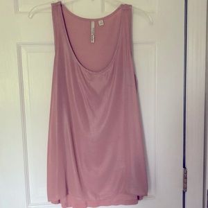 New York and Co Streetwear shimmery top Medium